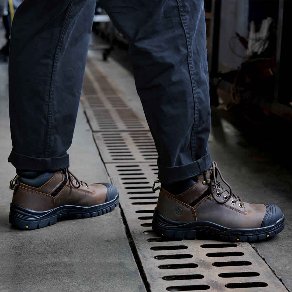 Best Steel Cap Work Boots for Maximum Protection in Construction & Industrial Workplaces